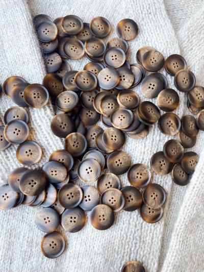 Ruke Bioresin buttons, brown